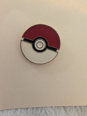 Pokemon Poke Ball Pin - Nintendo  - NEW